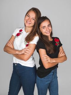 Portréty | Děti & Rodinky | Ateliér | Sestry Juli a Vali