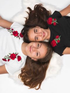 Portréty | Děti & Rodinky | Ateliér | Sestry Juli a Vali